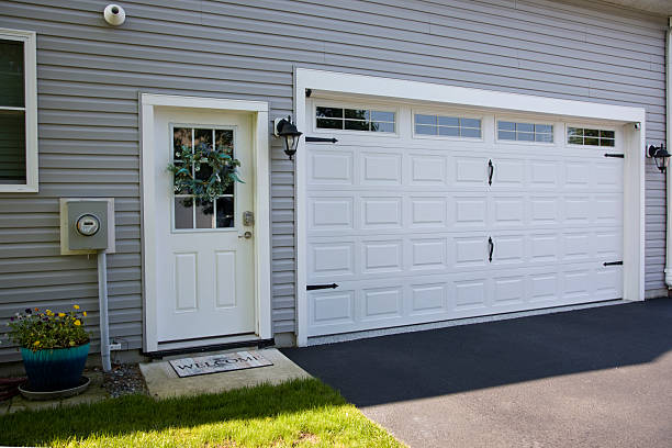 24/7 Emergency Garage Door Panel Replacement experts in Farmer City, IL
